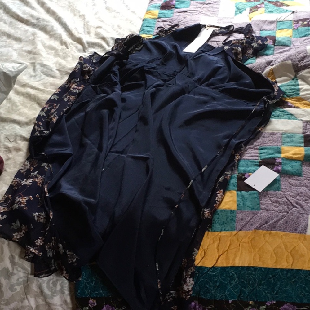 Floral cold shoulder wrap dress - Picture 2 of 3